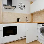 Cozy Apartment Near Royal Baths Park By Noclegi Renters