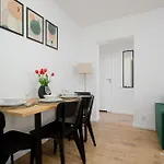 Cozy Apartment Near Royal Baths Park By Noclegi Renters