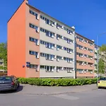 Cozy Apartment Near Royal Baths Park By Noclegi Renters
