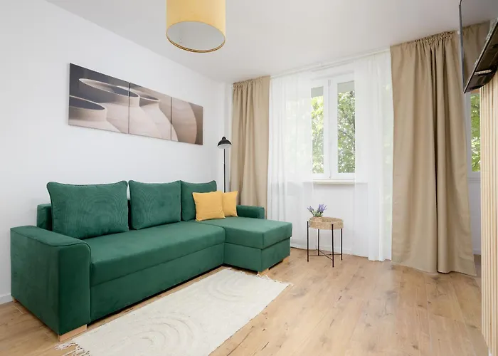Cozy Apartment Near Royal Baths Park By Noclegi Renters