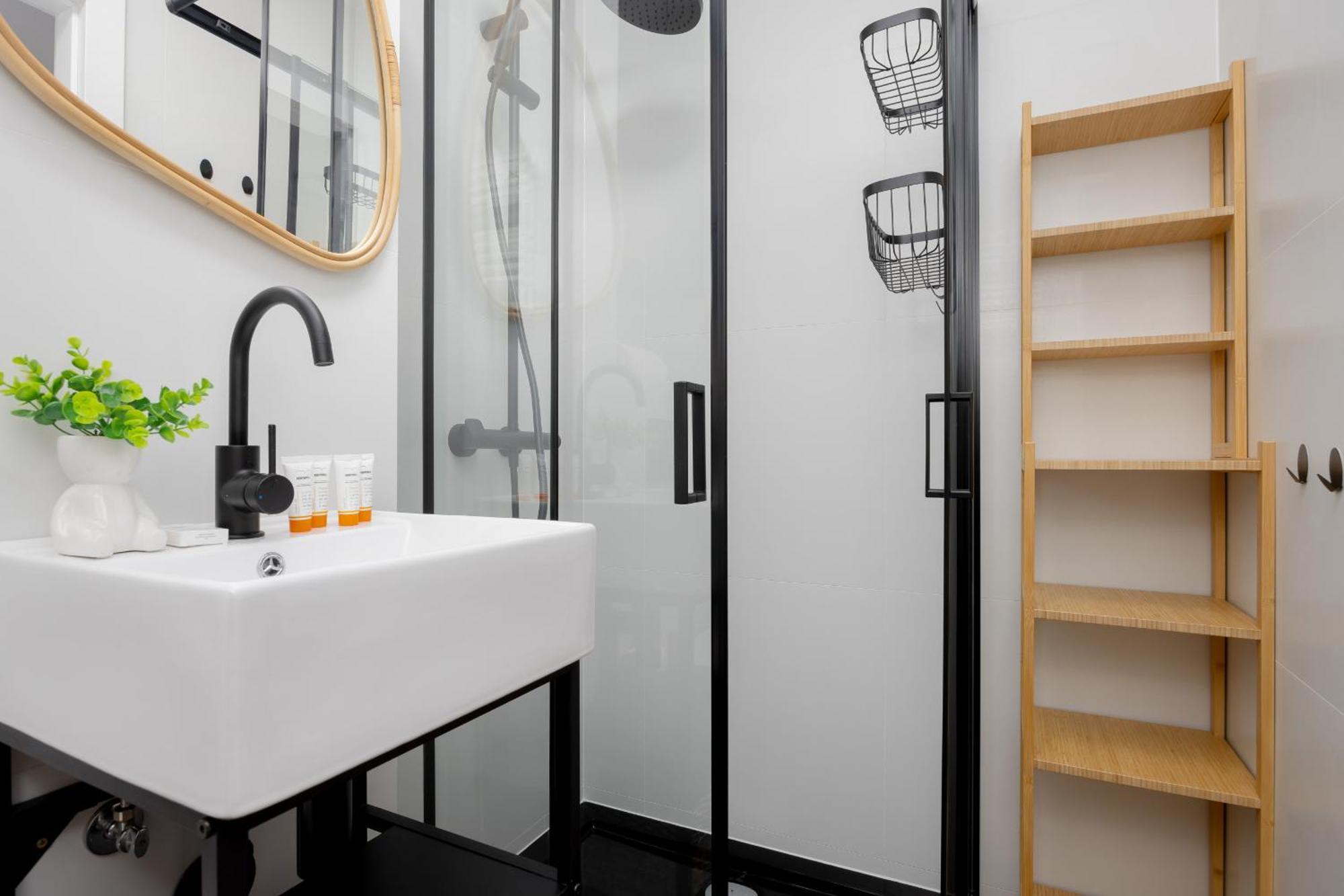 Cozy Near Royal Baths Park By Renters Apartament *
